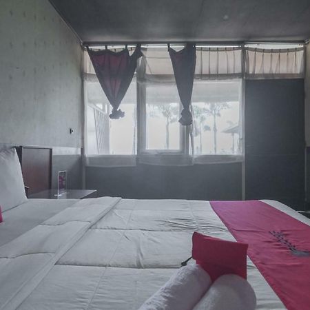 Reddoorz @ Maribaya Street Hotell Lembang Eksteriør bilde